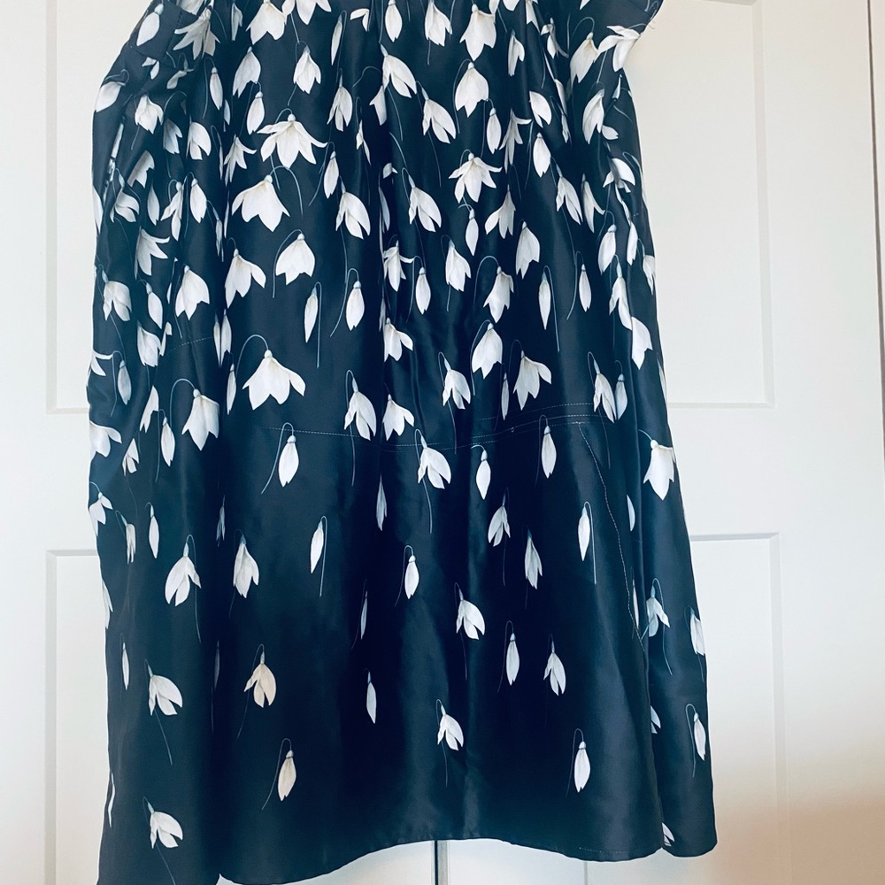 Dolly and dotty skirt size 22 new with tag black with white petals